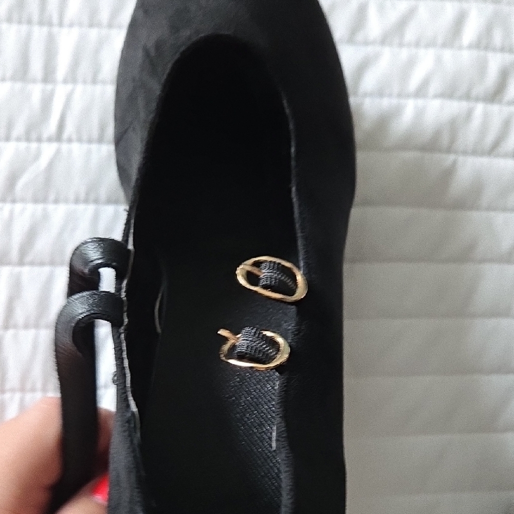 SHEIN Black Wedges with Gold Accents - Picture 4 of 4
